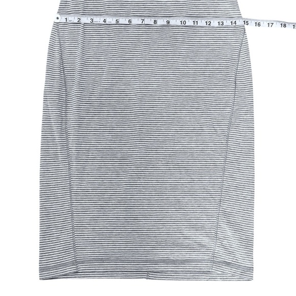 Lululemon Go For It Dress in Hyper Stripe Heathered Gray/White Women’s 4 W8948S - Picture 9 of 9